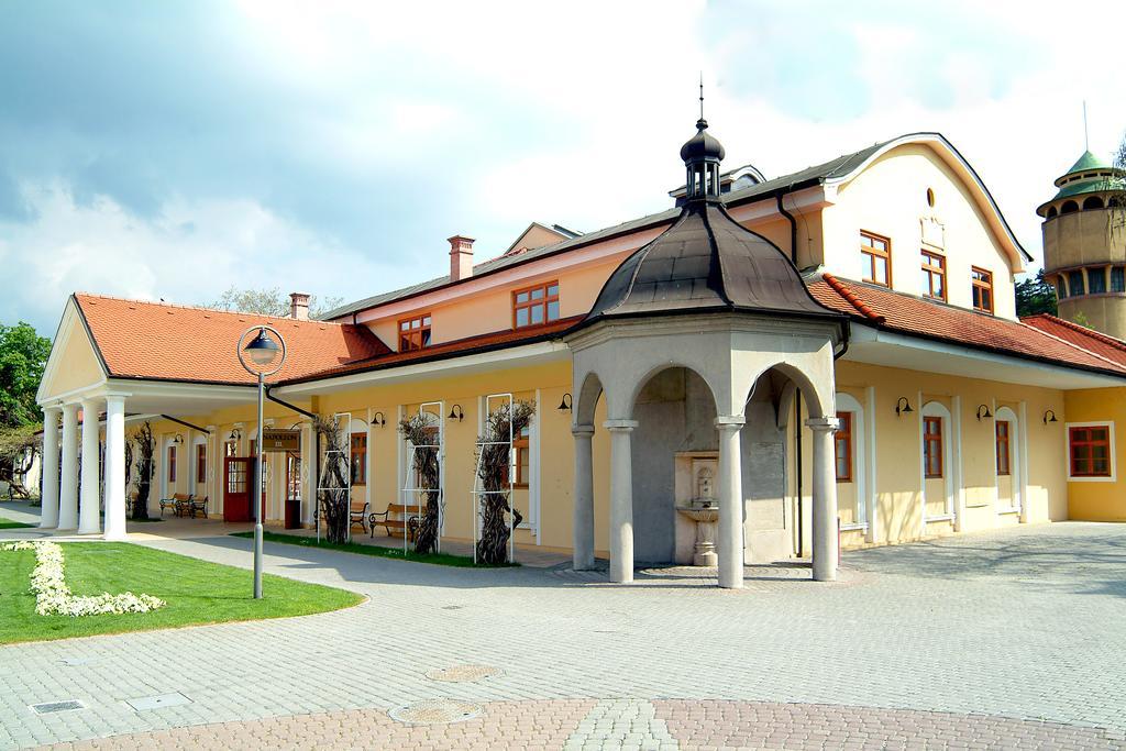 Ensana Vila Trajan Piest'any Buitenkant foto